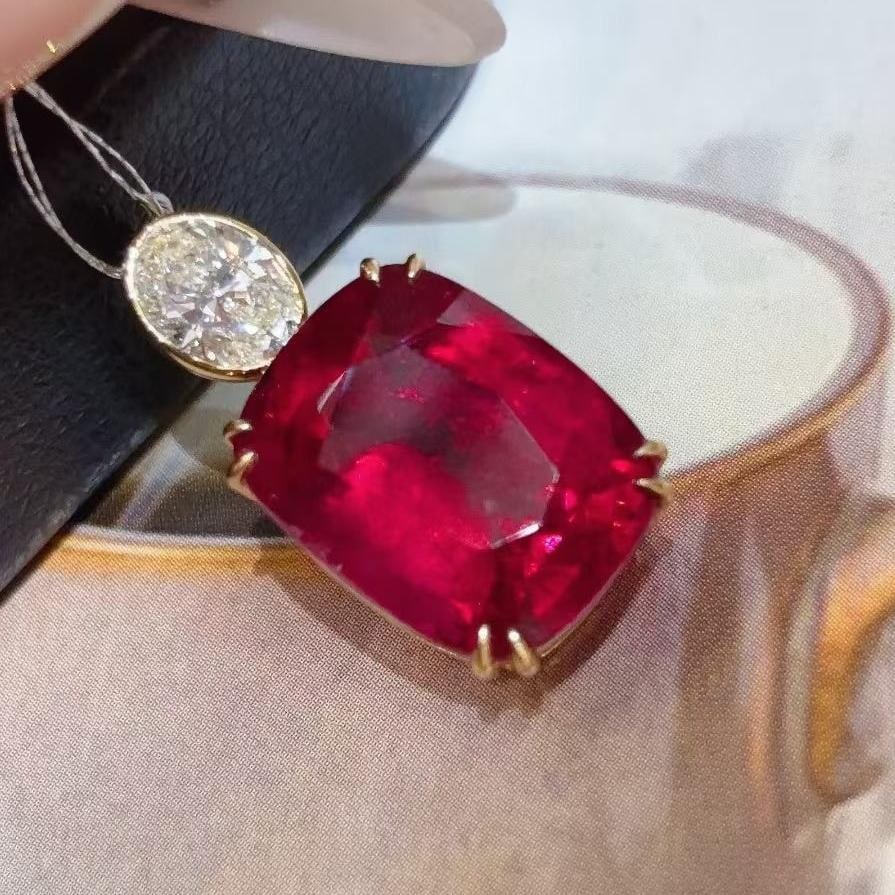 14k Gold 8.18 Ctw Natural Tourmaline & Diamond Pendant( Without Chain ): Ref:231048182 // gold content:14k gold // main gemstone:tourmaline // shape:cushion // carat weight:7. 78ct // color:red // treatment:natural // // adjacent gemstone 2 : diamond // shape:oval //