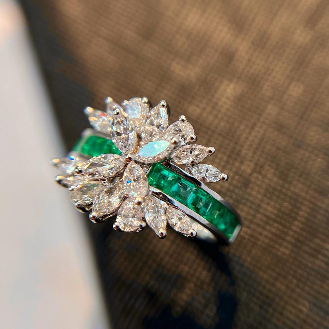 14k Gold 0.97 Ct Natural Emerald & Diamond Ring - 2