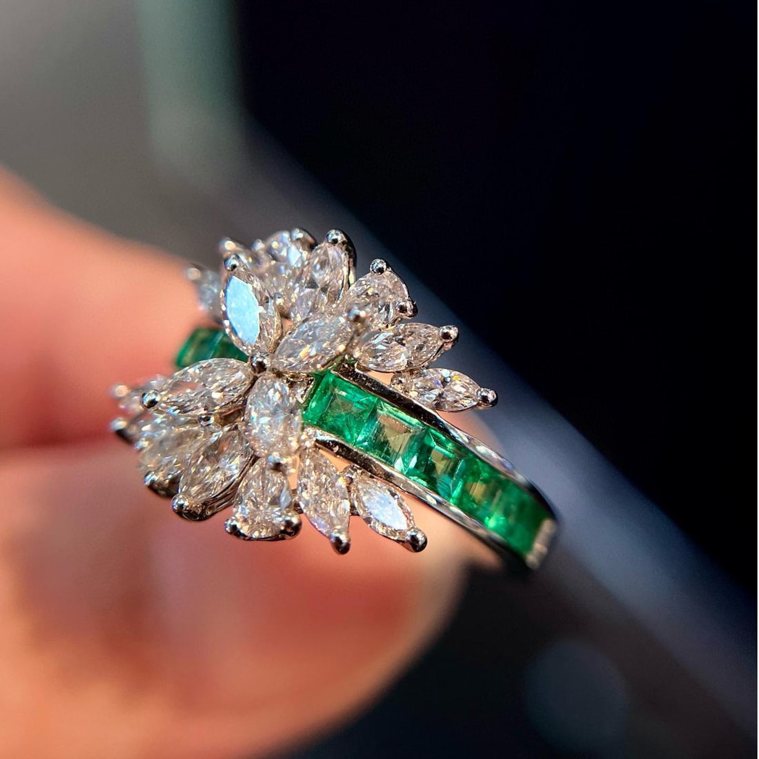 14k Gold 0.97 Ct Natural Emerald & Diamond Ring - 3