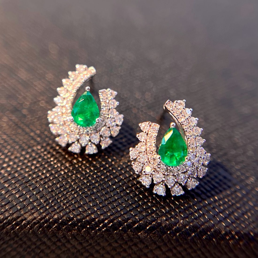 14k Gold 1.10 Ctw Vivid Green Natural Emerald & Diamond Earrings - 2