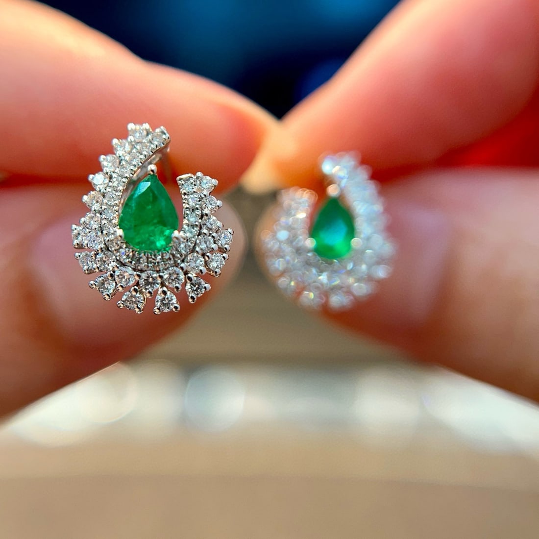 14k Gold 1.10 Ctw Vivid Green Natural Emerald & Diamond Earrings - 4