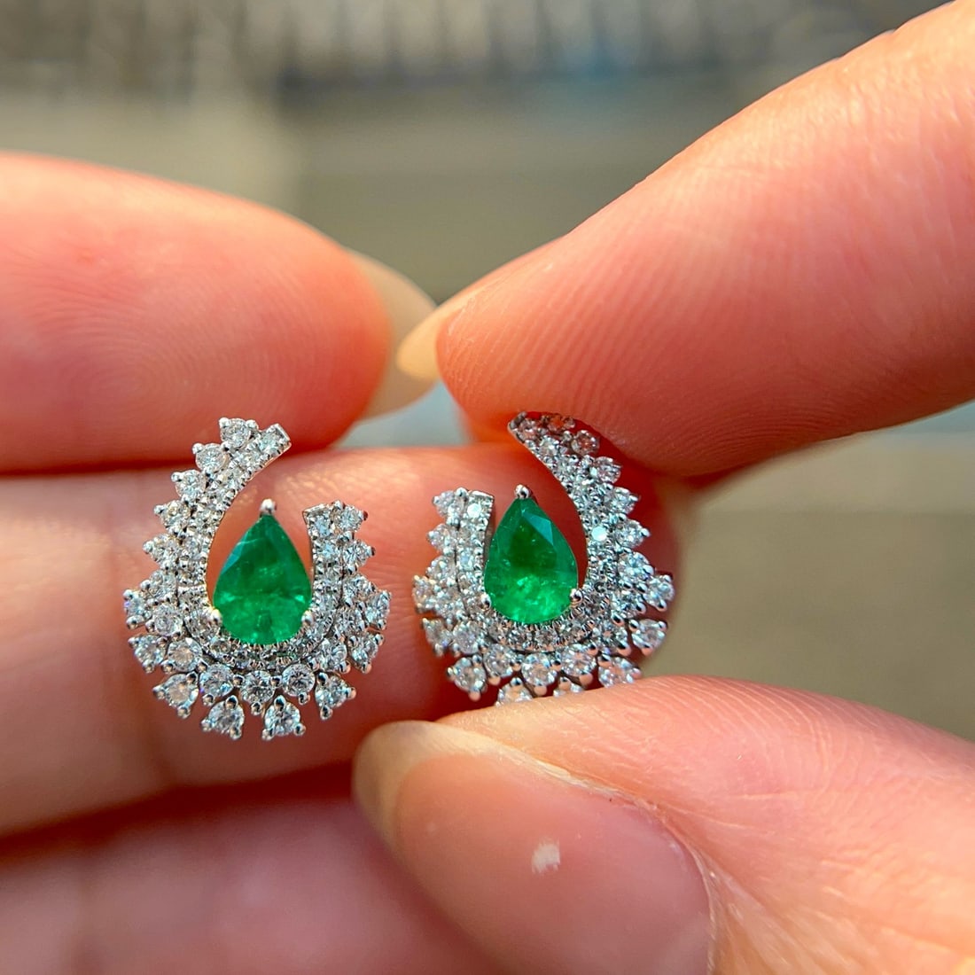 14k Gold 1.10 Ctw Vivid Green Natural Emerald & Diamond Earrings - 5