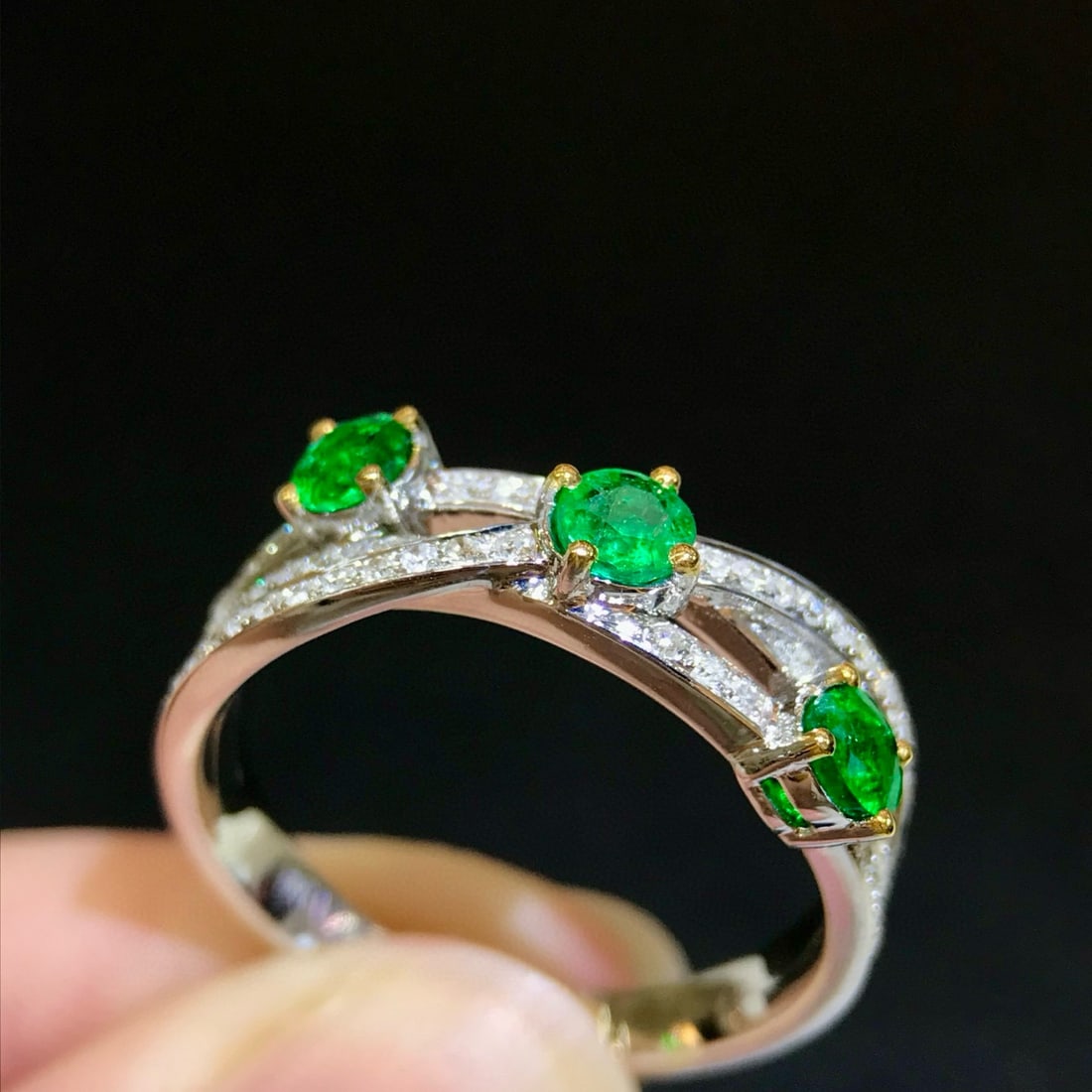 14k Gold 1.05 Ctw Vivid Green Natural Emerald & Diamond Ring - 4