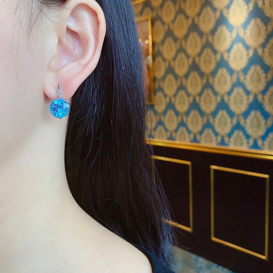 14k Gold 11.5 Ct Natural Topaz & Sapphire Earrings: Ref:231048212 // gold content:14k gold // main gemstone:topaz // shape:round // carat weight:11. 5ct // color:blue // treatment:natural // cut grade:g // // adjacent gemstone 2 : sapphire // number of