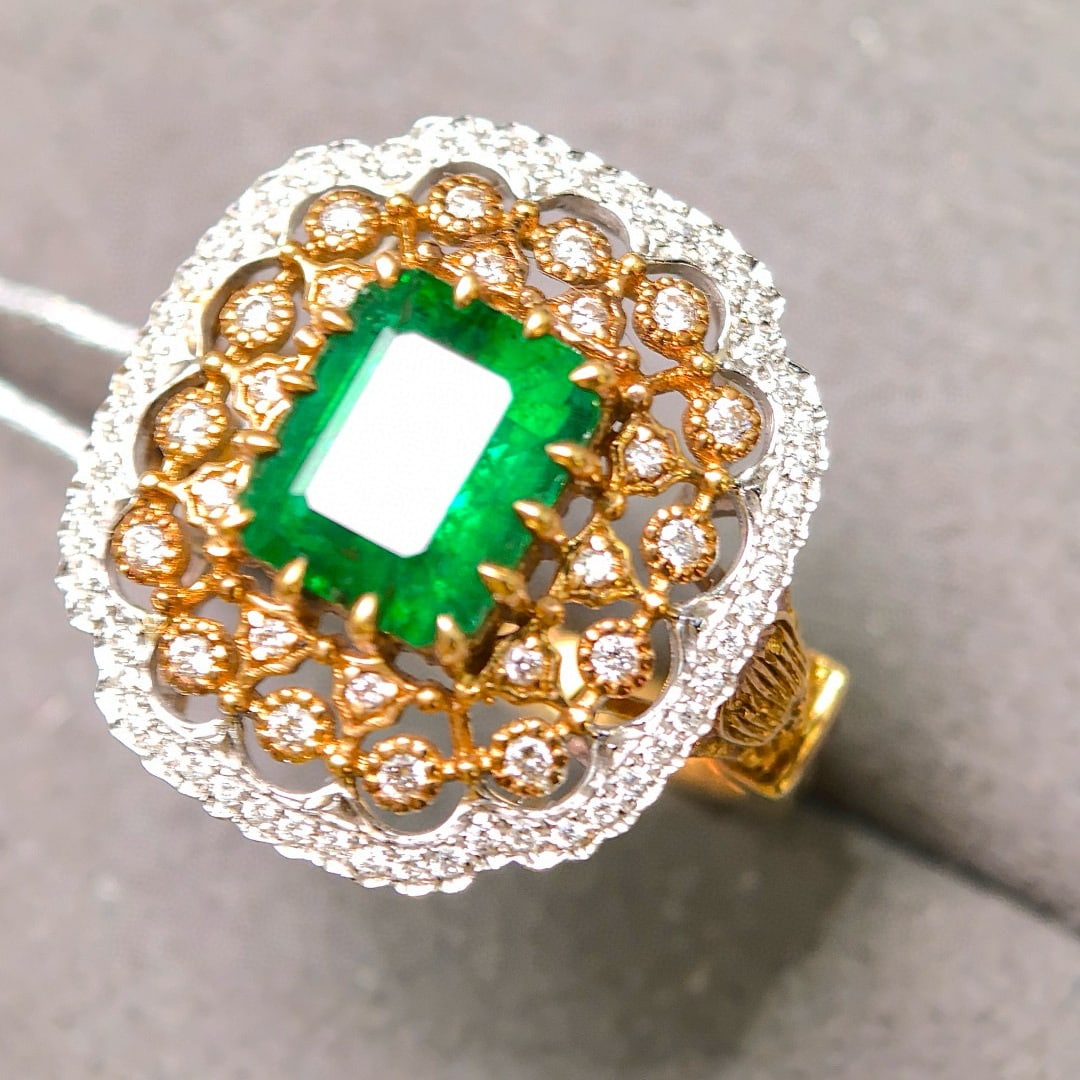 14k Gold 2.20 Ctw Vivid Green Natural Emerald & Diamond Ring - 4