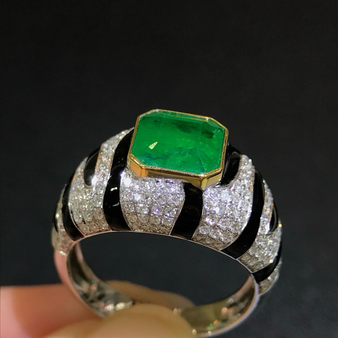 14k Gold 3.32 Ctw Vivid Green Natural Emerald & Diamond Ring - 4