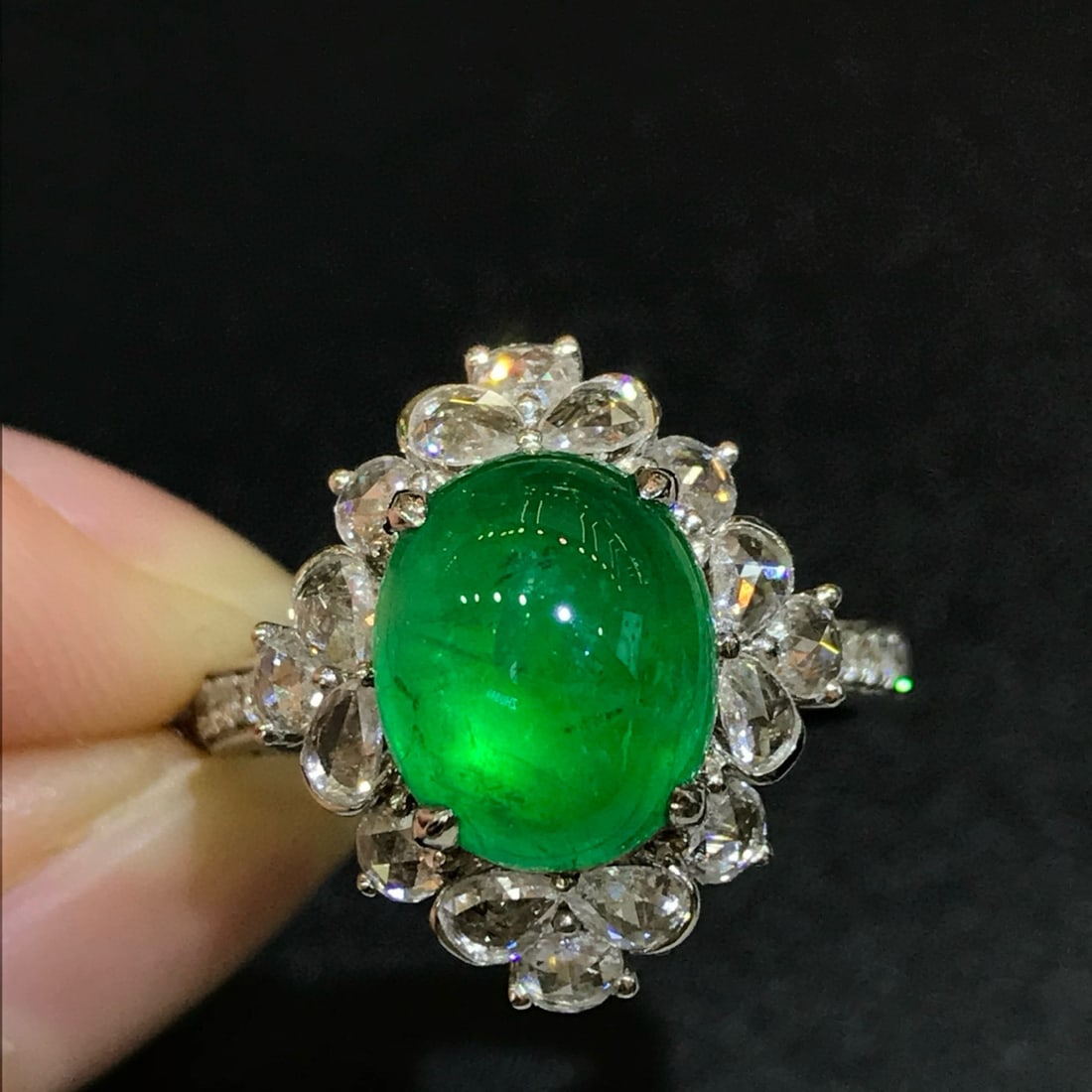 14k Gold 4.68 Ctw Vivid Green Natural Emerald & Diamond Ring: Ref:231048278 // gold content:14k gold // ring size:7. 25us // // main gemstone:emerald // shape:oval // carat weight:3. 91ct // color:vivid green // treatment:natural // // adjacent gemstone 2 :