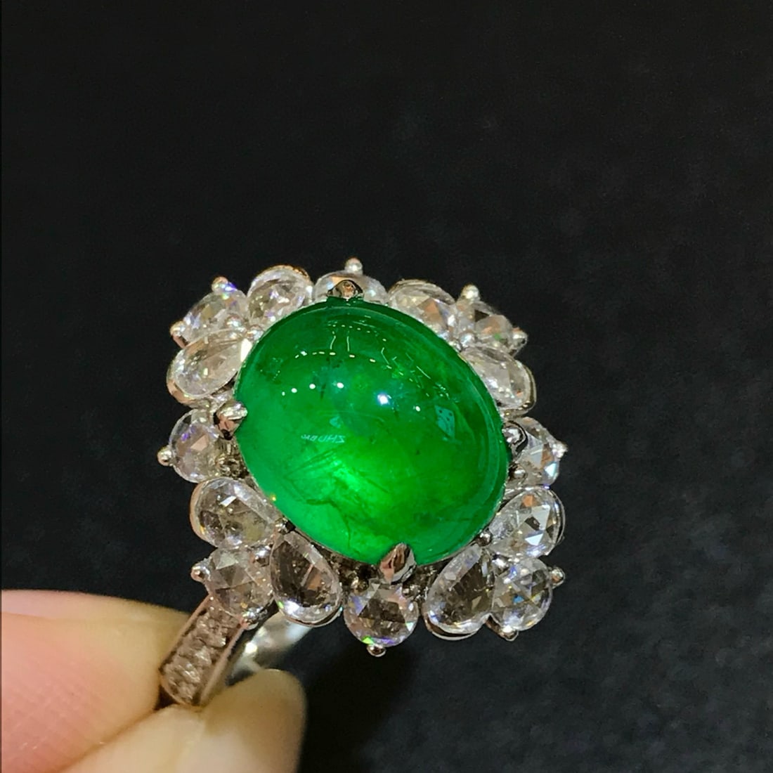 14k Gold 4.68 Ctw Vivid Green Natural Emerald & Diamond Ring - 2