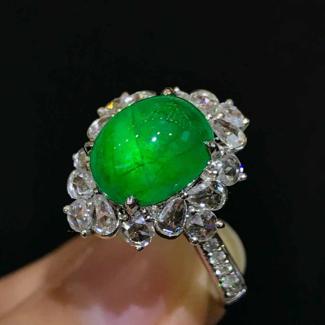 14k Gold 4.68 Ctw Vivid Green Natural Emerald & Diamond Ring - 3