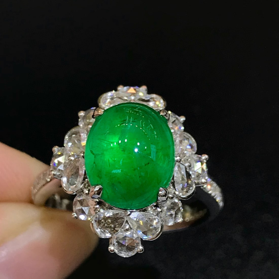 14k Gold 4.68 Ctw Vivid Green Natural Emerald & Diamond Ring - 4
