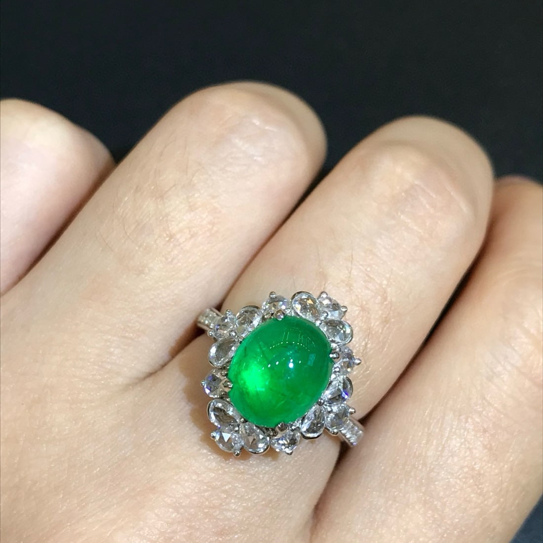 14k Gold 4.68 Ctw Vivid Green Natural Emerald & Diamond Ring - 5