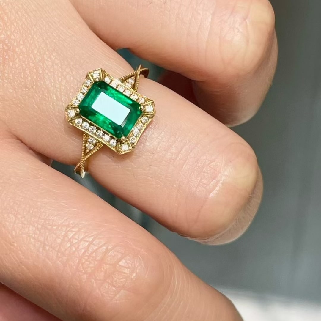 14k Gold 1.5 Ct Vivid Green Natural Emerald & Diamond Ring - 4
