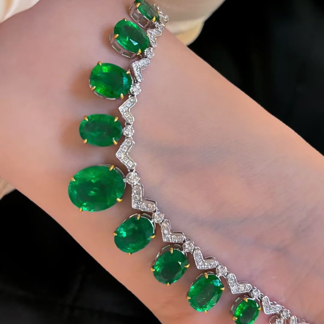 14k Gold 13.5 Ct Vivid Green Natural Emerald & Diamond Necklace - 3