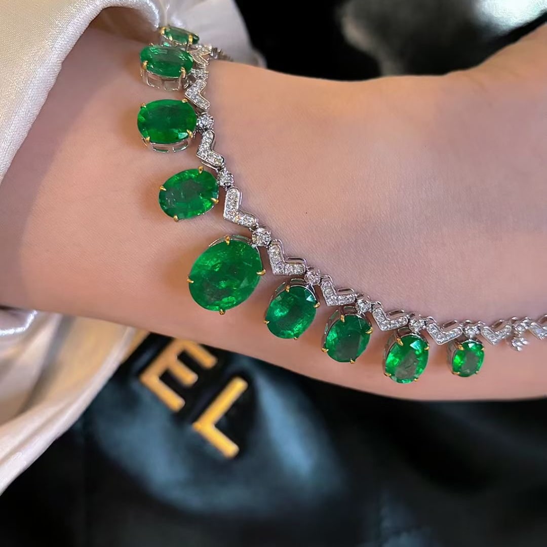 14k Gold 13.5 Ct Vivid Green Natural Emerald & Diamond Necklace - 5