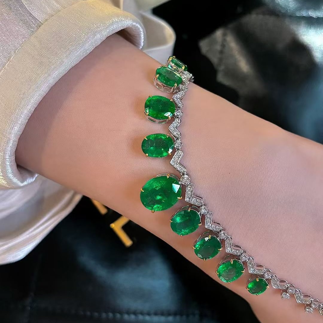 14k Gold 13.5 Ct Vivid Green Natural Emerald & Diamond Necklace - 7