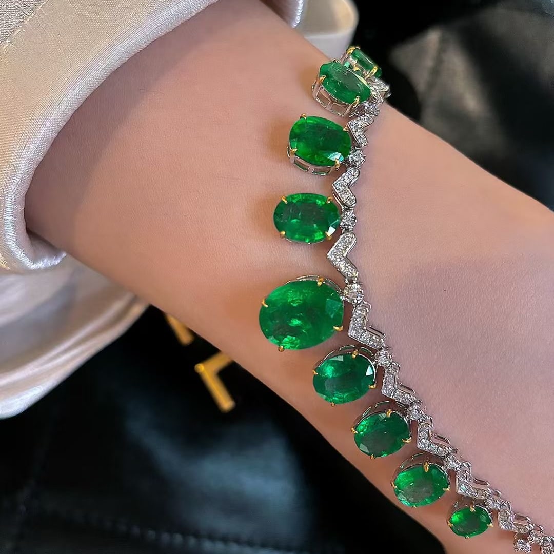 14k Gold 13.5 Ct Vivid Green Natural Emerald & Diamond Necklace - 8