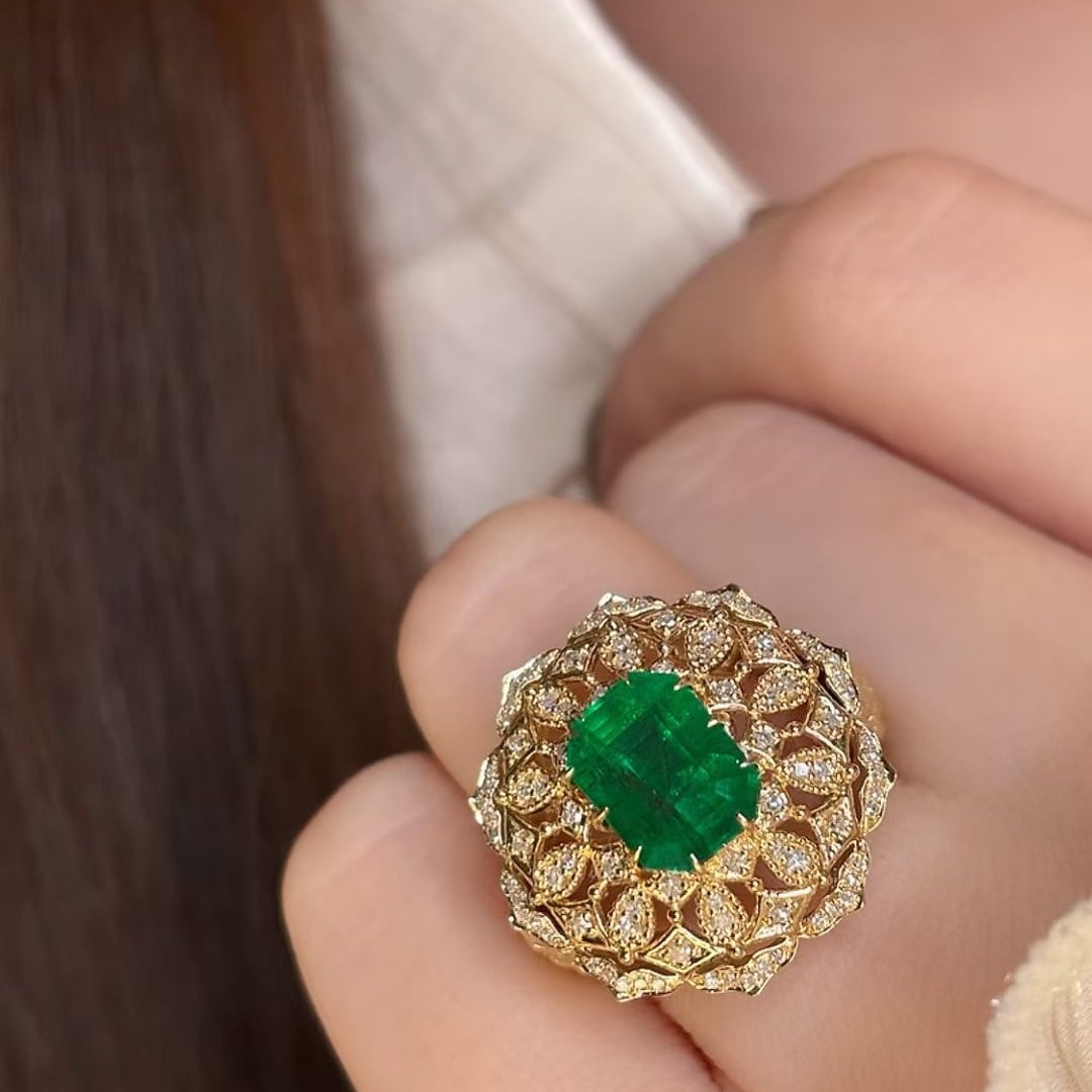 14k Gold 3 Ct Vivid Green Natural Emerald & Diamond Ring - 2