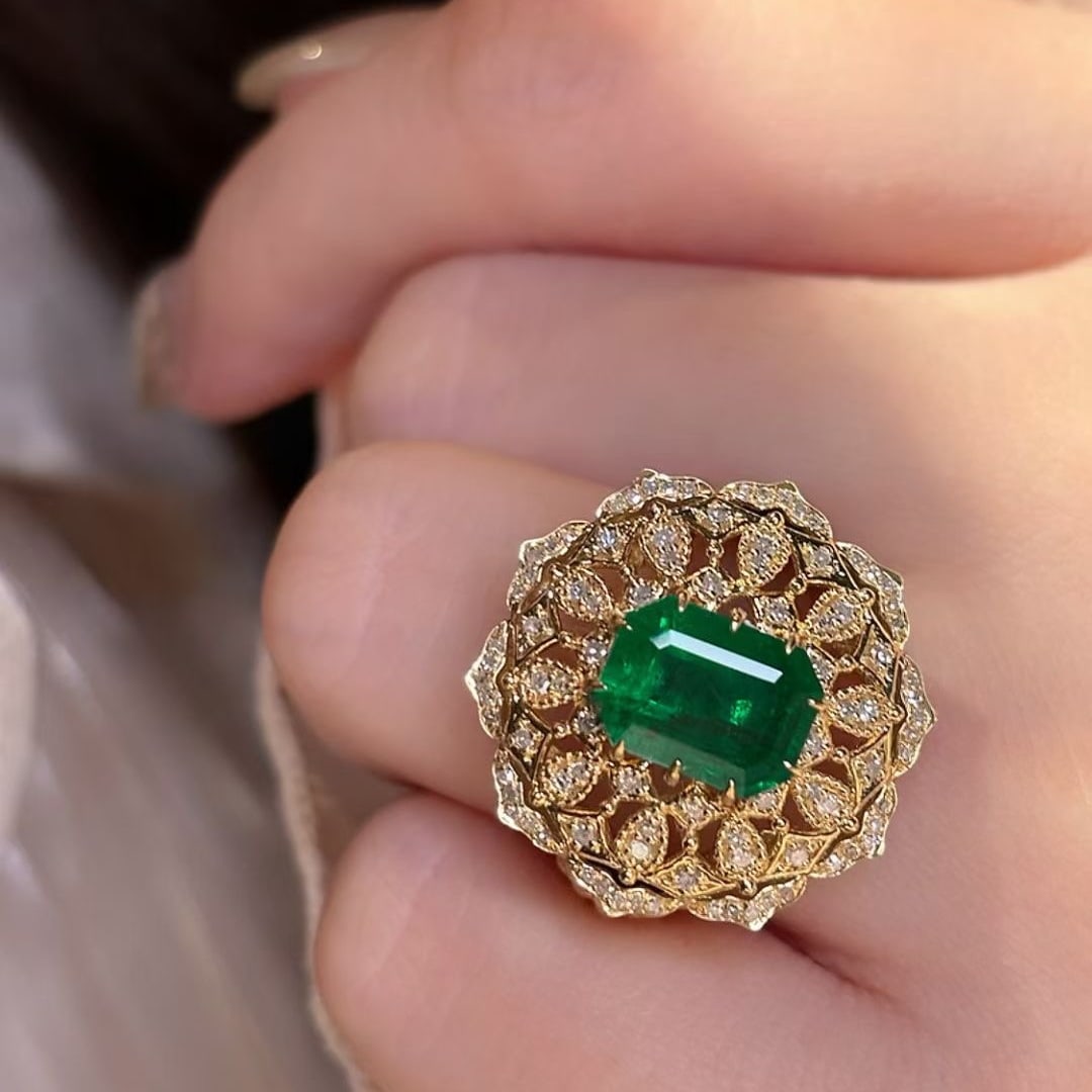 14k Gold 3 Ct Vivid Green Natural Emerald & Diamond Ring - 4