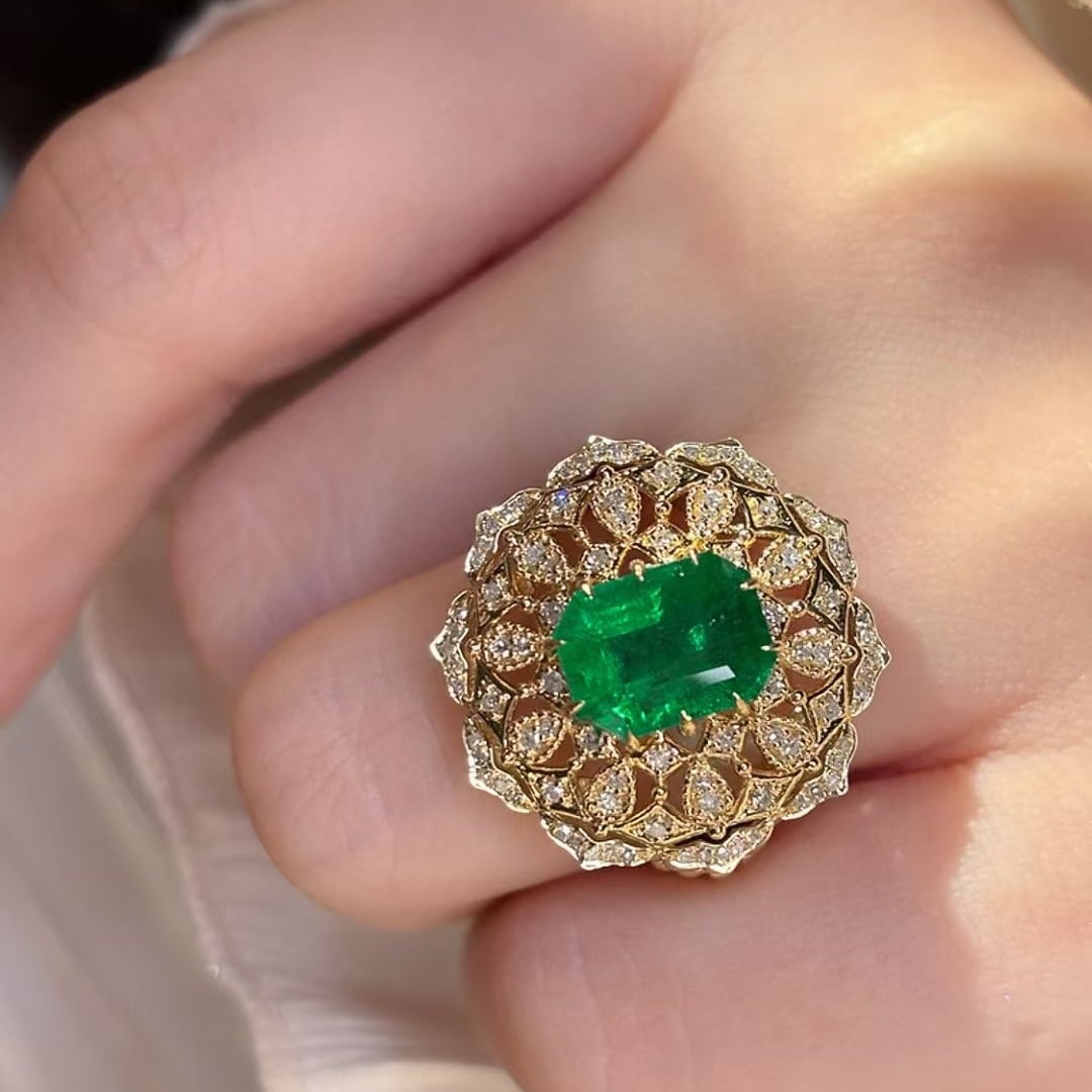 14k Gold 3 Ct Vivid Green Natural Emerald & Diamond Ring - 5