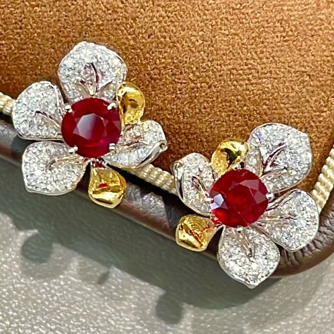 14k Gold 1.66 Ct Natural Ruby & Diamond Earrings: Ref:231048329 // gold content:14k gold // main gemstone:ruby // shape:round // carat weight:1. 66ct // color:pigeonblood red // treatment:natural // cut grade:g // // adjacent gemstone 2 : diamond //