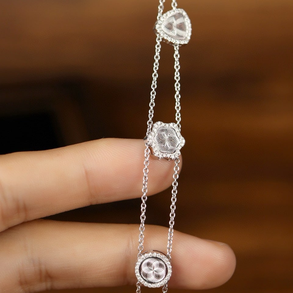 14k Gold 0.27 Ct Natural H Diamond Bracelet: Ref:231048334 // gold content:14k gold // main gemstone:diamond // shape:round // carat weight:0. 27ct // clarity grade:vs-si // color:h // treatment:natural // cut grade:g // Low Estimate: 2400