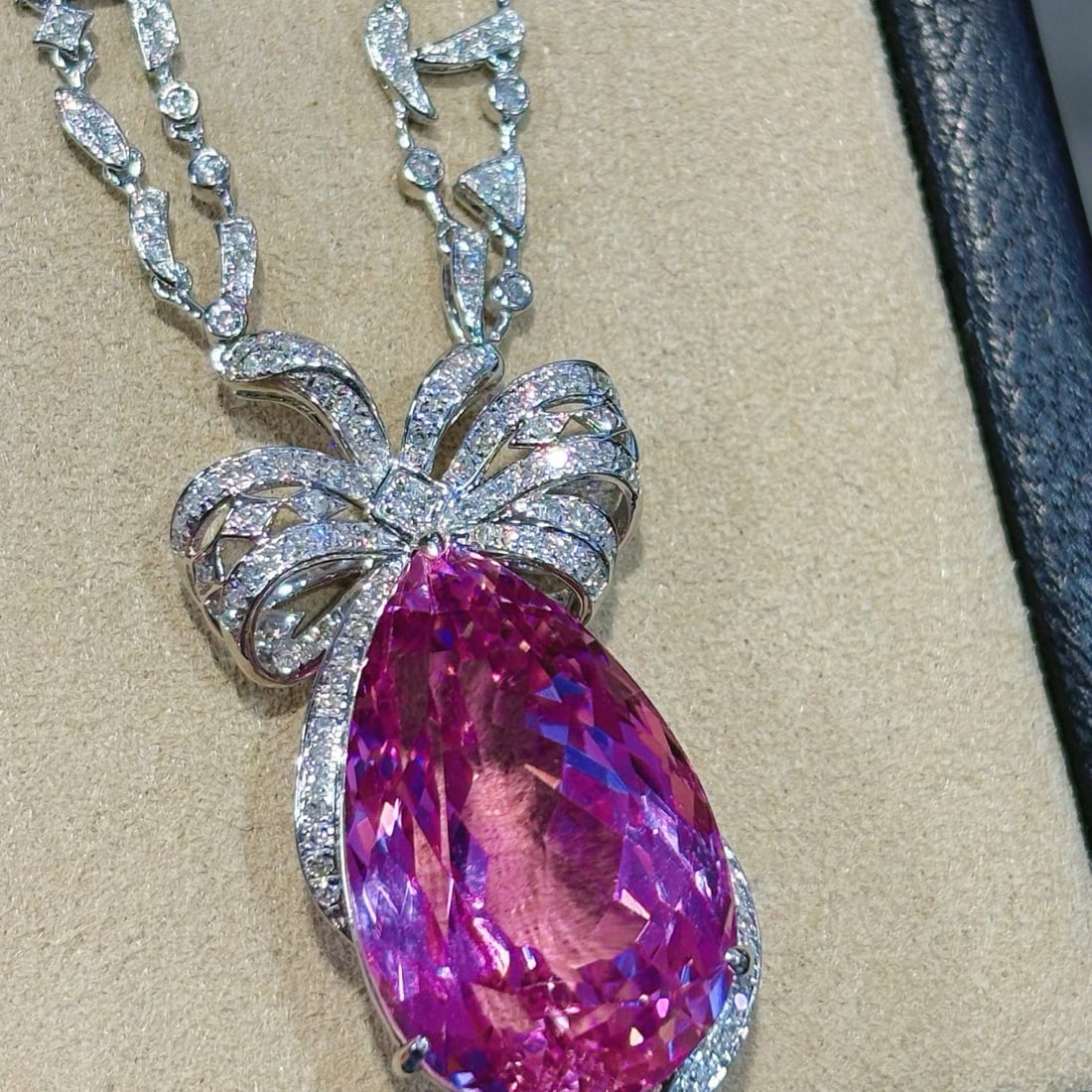 14k Gold 27.19 Ctw Natural Kunzite & Diamond Necklace - 3
