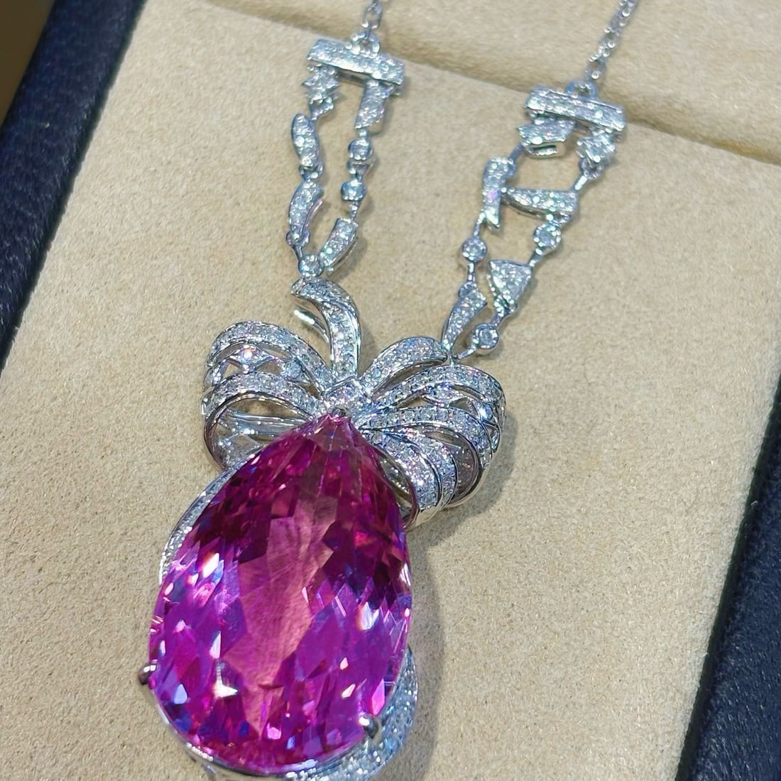 14k Gold 27.19 Ctw Natural Kunzite & Diamond Necklace - 4