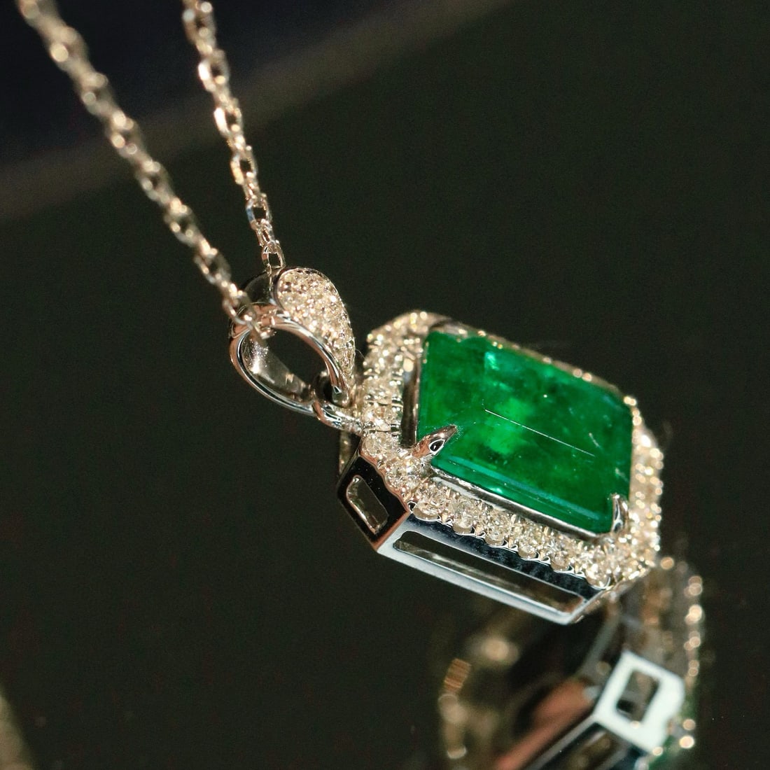 14k Gold 1.51 Ctw Vivid Green Natural Emerald & Diamond Necklace - 3