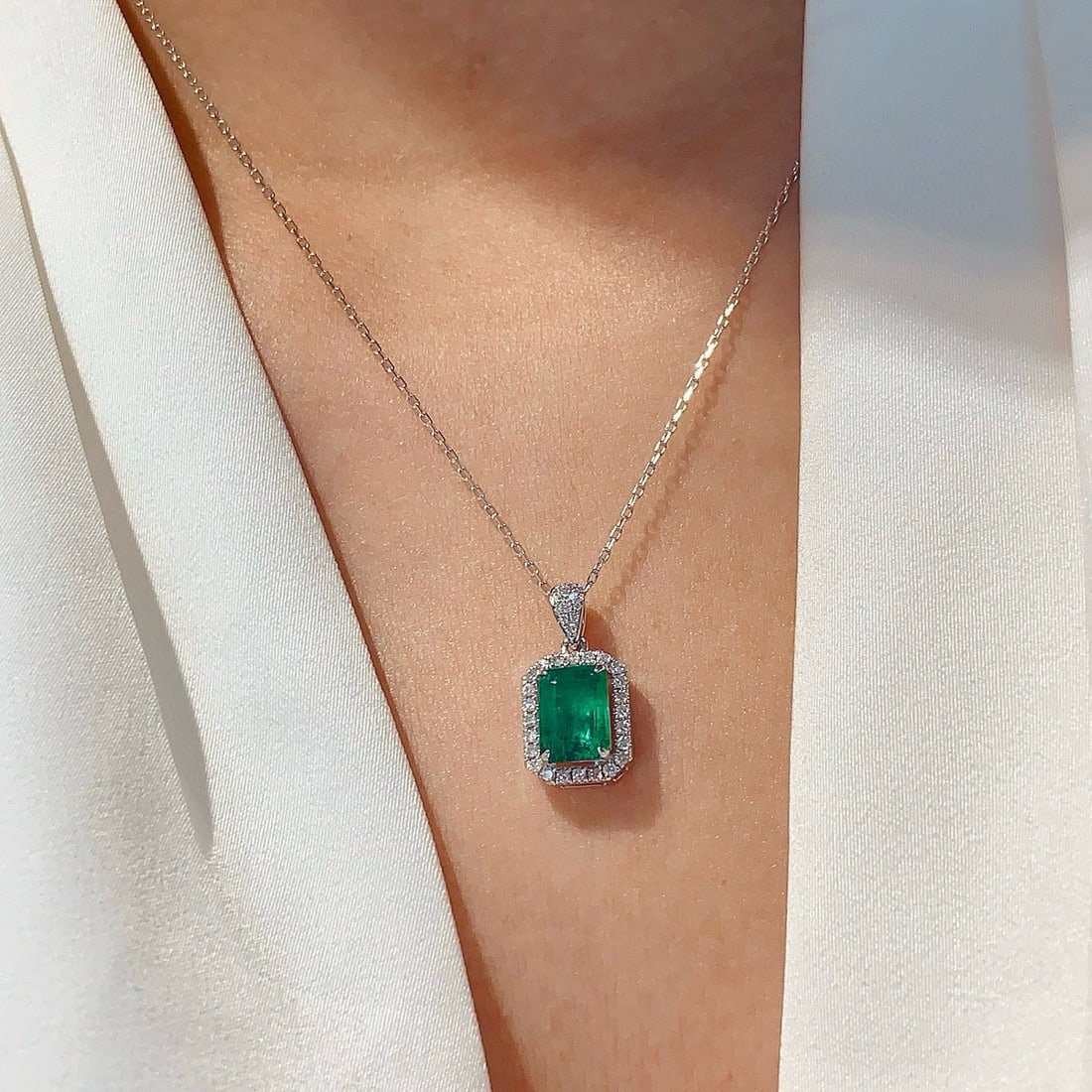 14k Gold 1.51 Ctw Vivid Green Natural Emerald & Diamond Necklace - 6