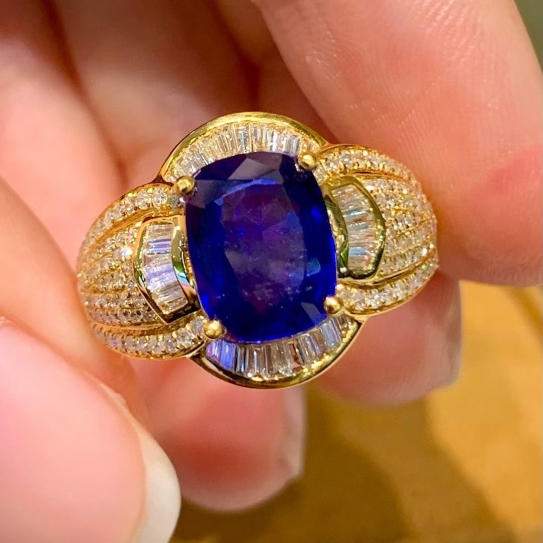 14k Gold 2.7 Ct Natural Sapphire & Diamond Ring: Ref:231048380 // gold content:14k gold // ring size:7. 25us // // main gemstone:sapphire // shape:cushion // carat weight:2. 7ct // color:blue // treatment:natural // // adjacent gemstone 2 : diamond 