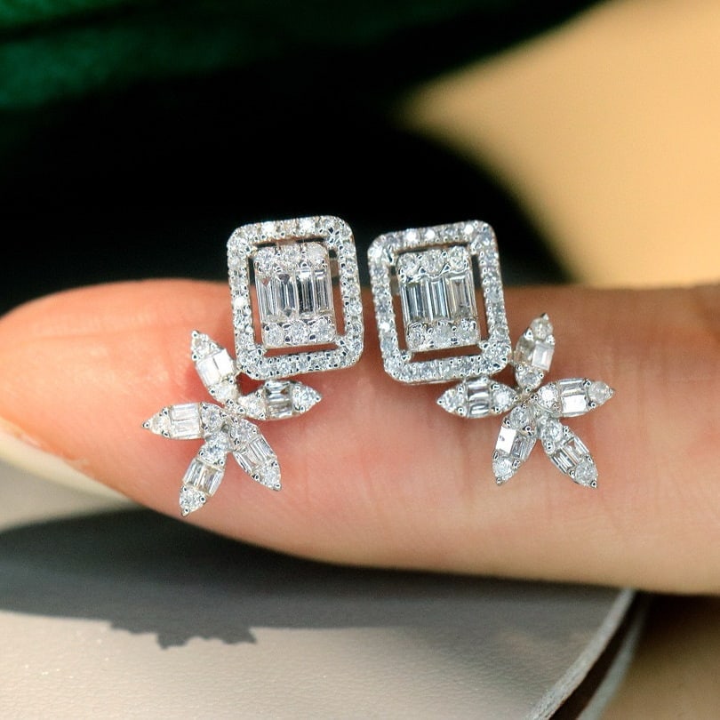 14k Gold 0.6 Ct Natural H Diamond Earrings: Ref:231048386 // gold content:14k gold // main gemstone:diamond // shape:multiply // carat weight:0. 6ct // clarity grade:vs-si // color:h // treatment:natural // High Estimate: 3300 Condition: New