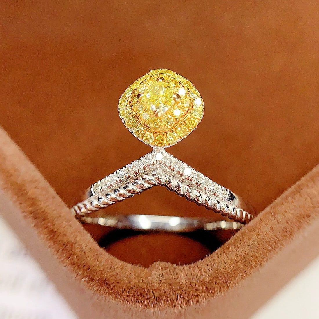 14k Gold 0.35 Ct Natural Yellow Diamond & Diamond Ring - 3