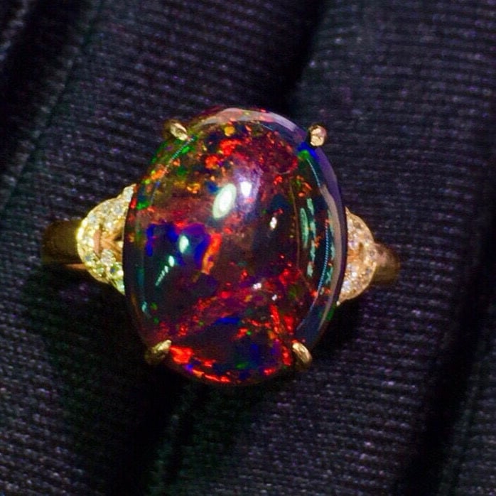 14k Gold 6.2 Ct Natural Opal & Diamond Ring - 4