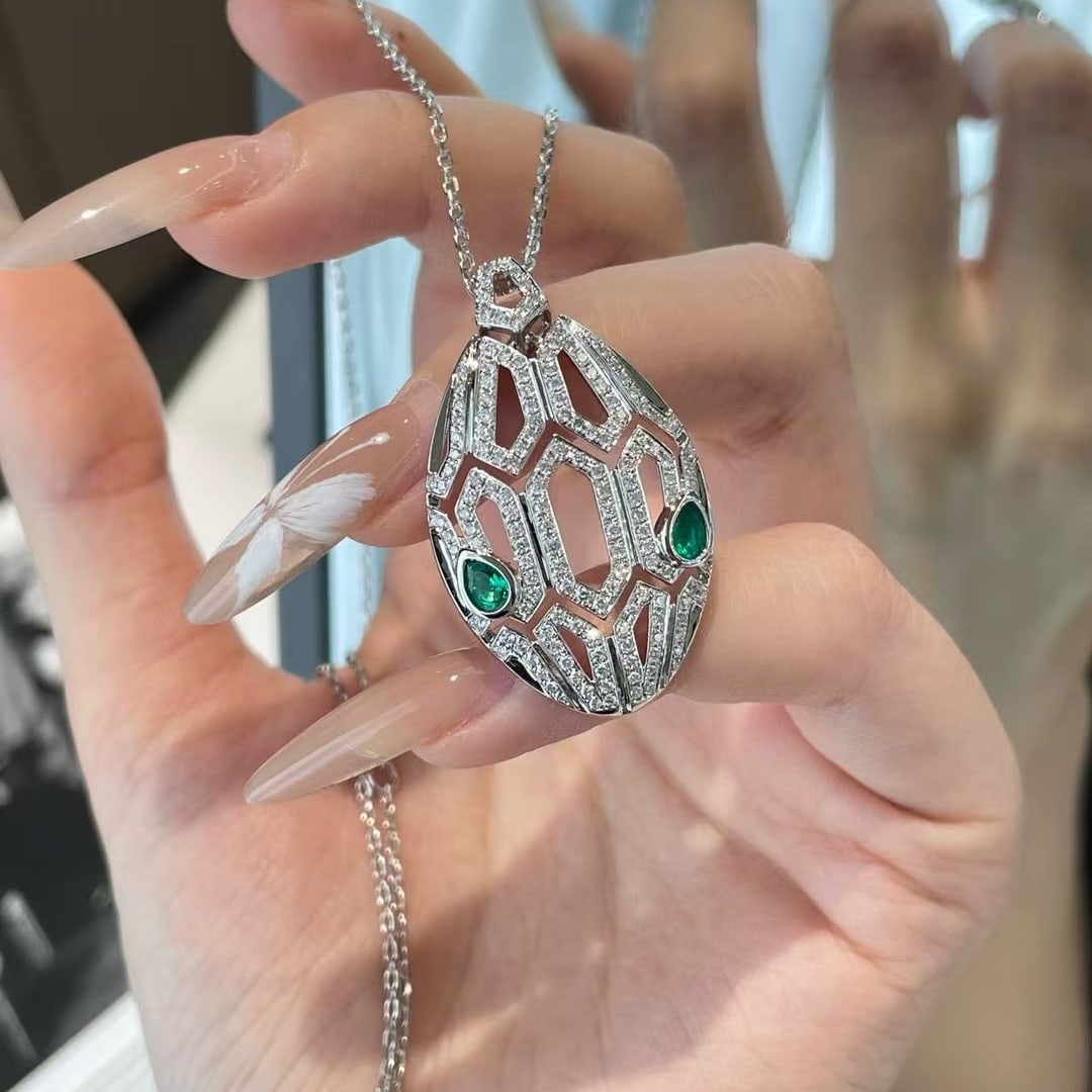 14k Gold 0.3 Ct Natural Emerald & Diamond Pendant( Without Chain ): Ref:231048431 // gold content:14k gold // main gemstone:emerald // shape:pear // carat weight:0. 3ct // color:green // treatment:natural // // adjacent gemstone 2 : diamond // shape:round // clarity
