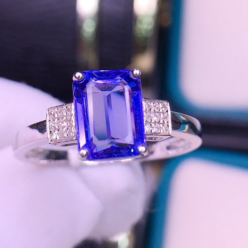 14k Gold 2.5 Ct Natural Tanzanite & Diamond Ring - 3