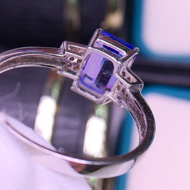 14k Gold 2.5 Ct Natural Tanzanite & Diamond Ring - 4