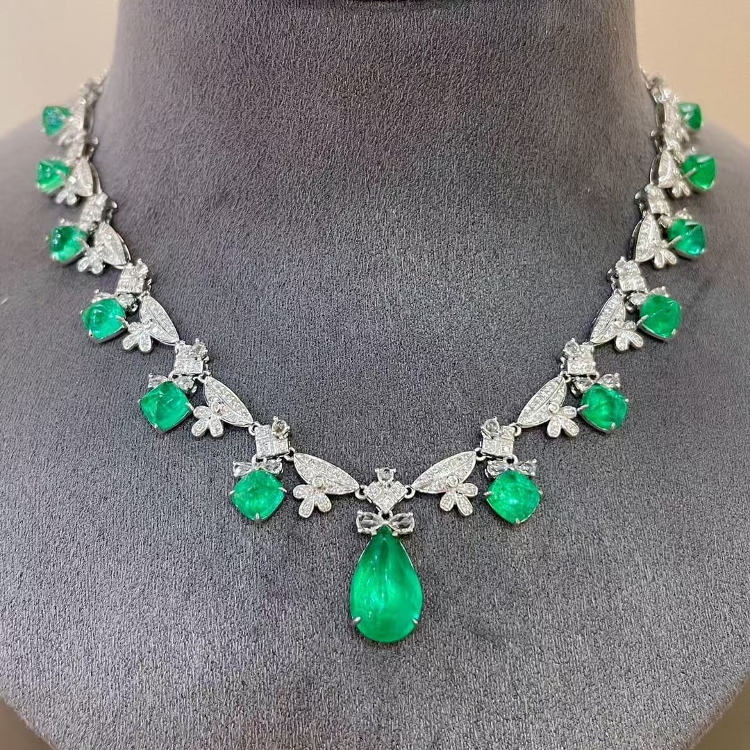 14k Gold 10.5 Ct Natural Emerald & Diamond & Sapphire Necklace: Ref:231051001 // gold content:14k gold // main gemstone:emerald // shape:multiply // carat weight:10. 5ct // color:green // treatment:natural // // adjacent gemstone 2 : diamond // shape:round //