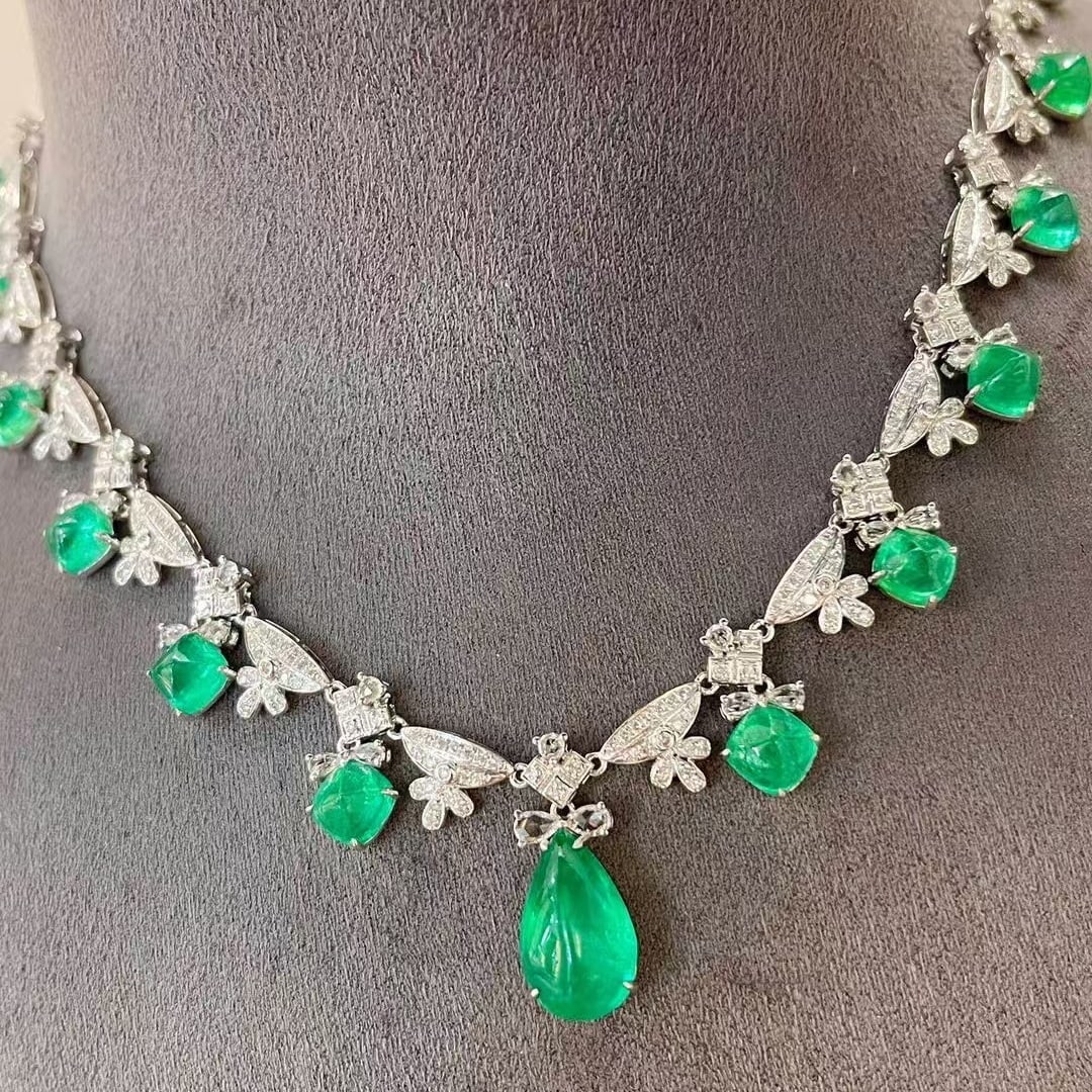 14k Gold 10.5 Ct Natural Emerald & Diamond & Sapphire Necklace - 3