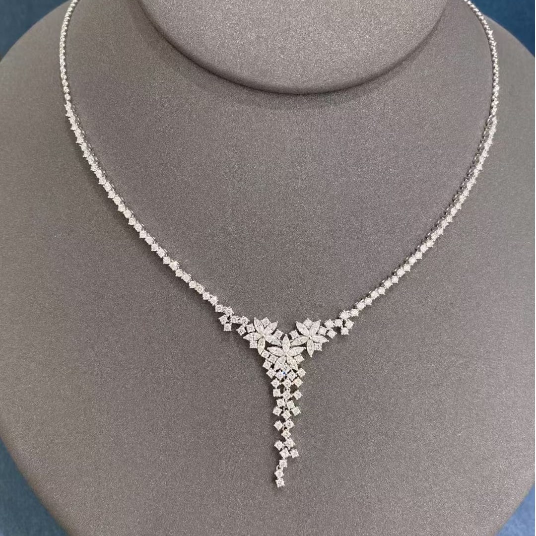 14k Gold 2.73 Ct Natural H Diamond Necklace: Ref:231051006 // gold content:14k gold // main gemstone:diamond // shape:multiply // carat weight:2. 73ct // clarity grade:vs-si // color:h // treatment:natural // Condition: New Low Estimate: 14000.0