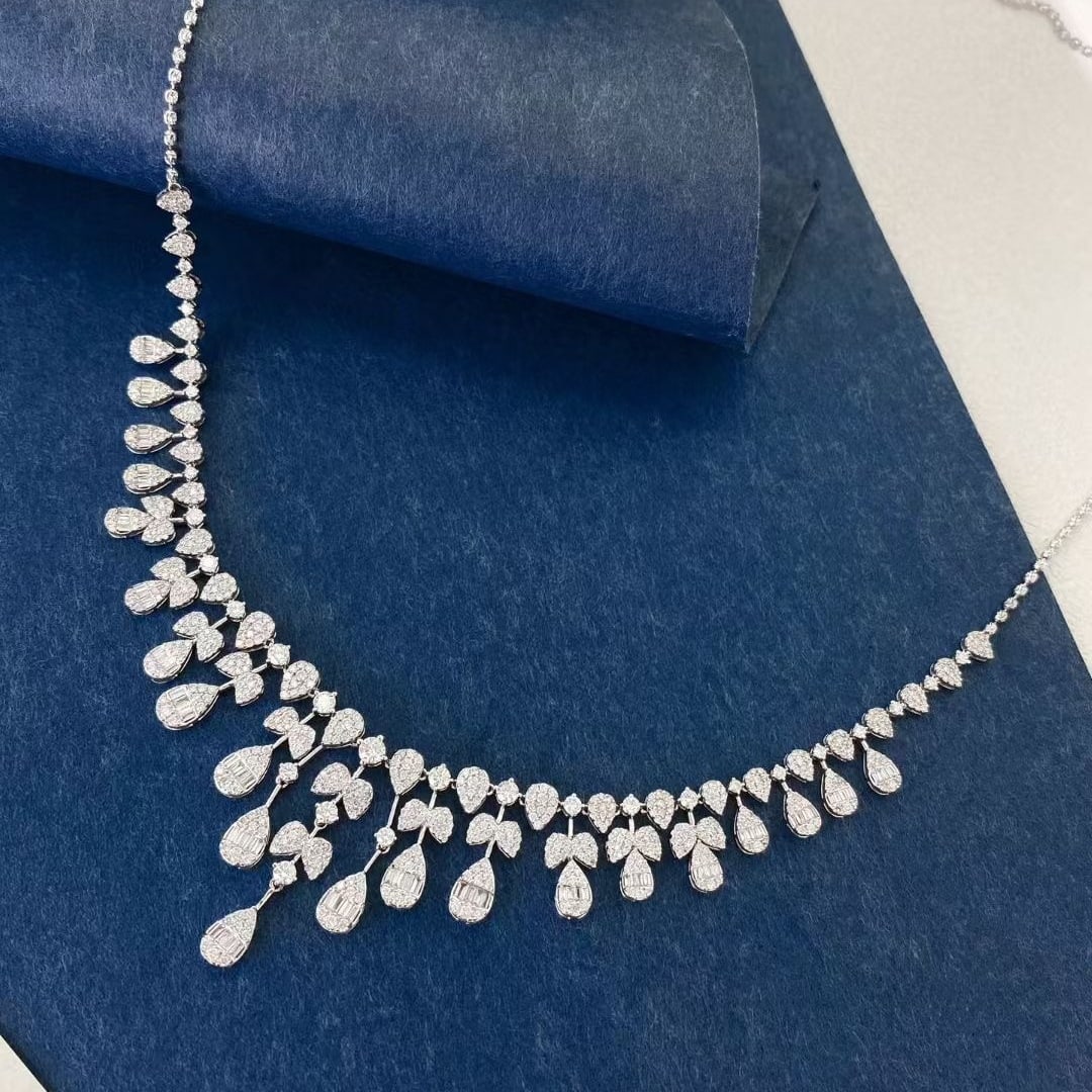 14k Gold 3.6 Ct Natural H Diamond Necklace: Ref:231051009 // gold content:14k gold // main gemstone:diamond // shape:multiply // carat weight:3. 6ct // clarity grade:vs-si // color:h // treatment:natural // Condition: New Low Estimate: 18000.00