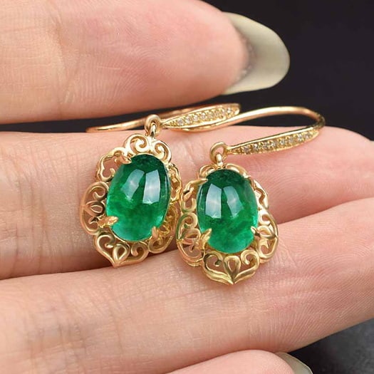 14k Gold 3.47 Ctw Vivid Green Natural Emerald & Diamond Earrings: Ref:231051029 // gold content:14k gold // main gemstone:emerald // shape:oval // carat weight:3. 42ct // color:vivid green // treatment:natural // // adjacent gemstone 2 : diamond // number of