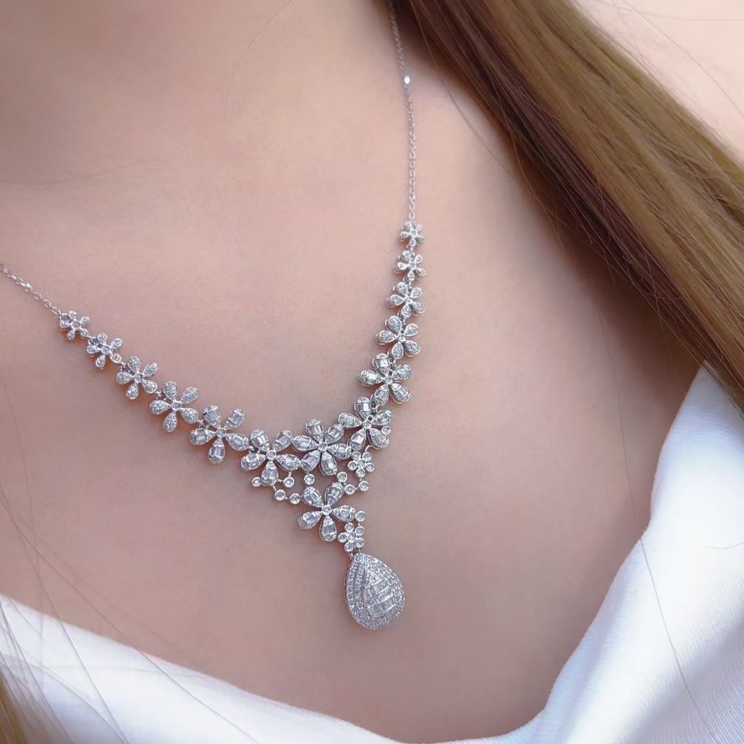 14k Gold 1.5 Ct Natural H Diamond Necklace: Ref:231051035 // gold content:14k gold // main gemstone:diamond // shape:multiply // carat weight:1. 5ct // clarity grade:vs-si // color:h // treatment:natural // Condition: New Low Estimate: 5700.00