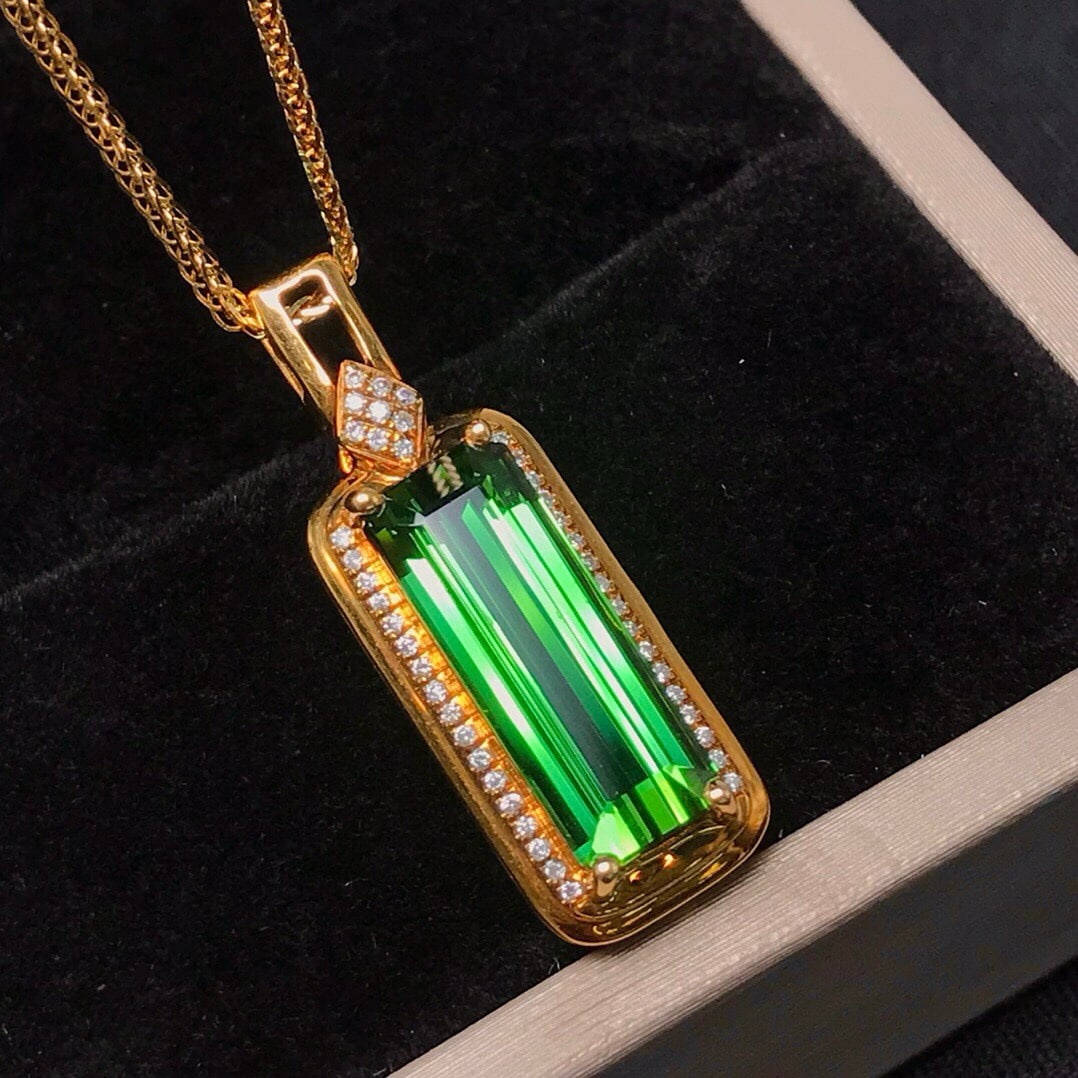 14k Gold 4.48 Ct Natural Tourmaline & Diamond Pendant( Without Chain ): Ref:231051045 // gold content:14k gold // main gemstone:tourmaline // shape:octagonal // carat weight:4. 48ct // color:green // treatment:natural // // adjacent gemstone 2 : diamond // number of
