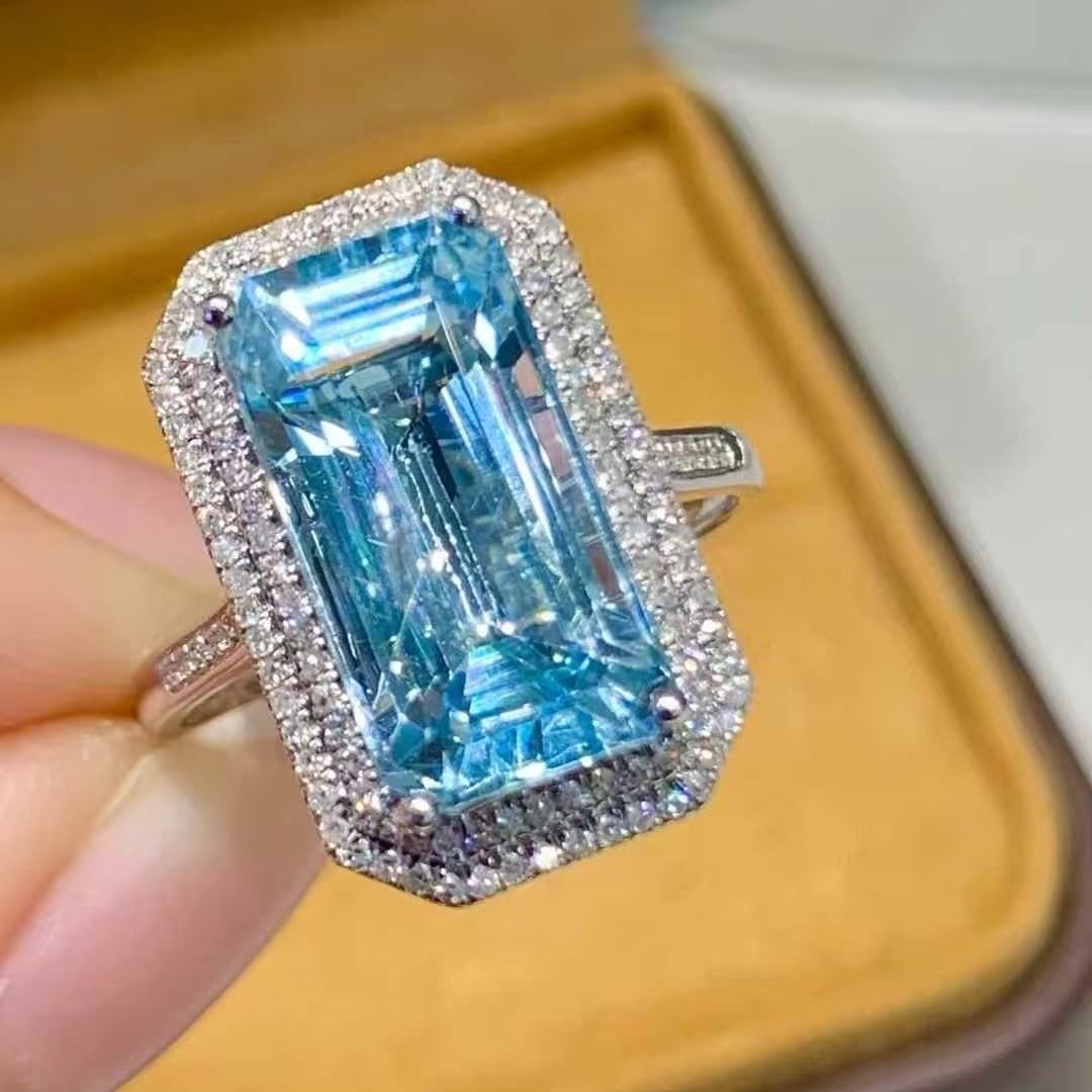 14k Gold 4.6 Ct Natural Aquamarine & Diamond Ring: Ref:231051049 // gold content:14k gold // ring size:7. 25us // // main gemstone:aquamarine // shape:octagonal // carat weight:4. 6ct // color:santa maria color // treatment:natural // // adjacent
