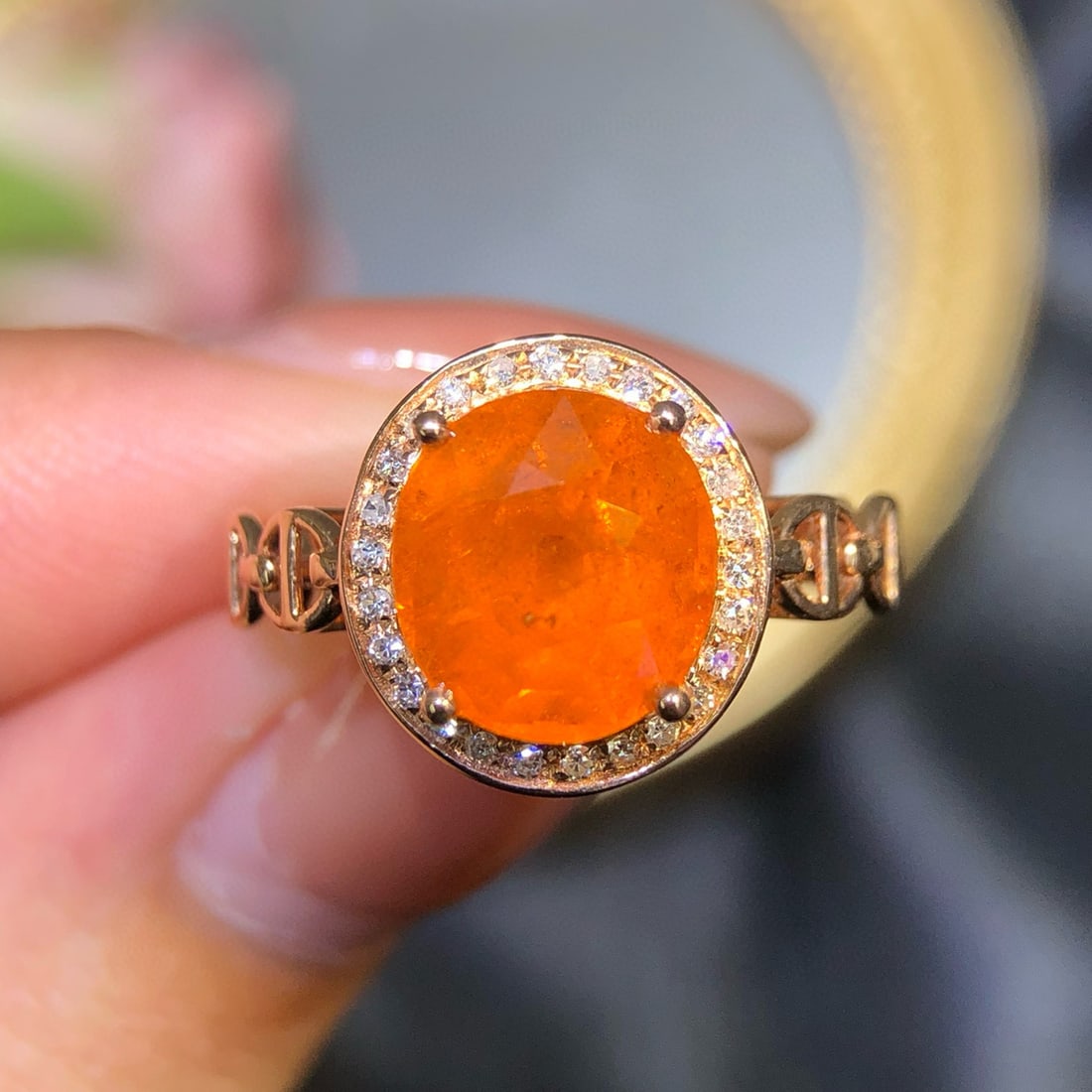 14k Gold 4.3 Ct Natural Spessartine & Diamond Ring: Ref:231051051 // gold content:14k gold // ring size:7. 25us // // main gemstone:spessartine // shape:oval // carat weight:4. 3ct // color:yellow // treatment:natural // // adjacent gemstone 2 :