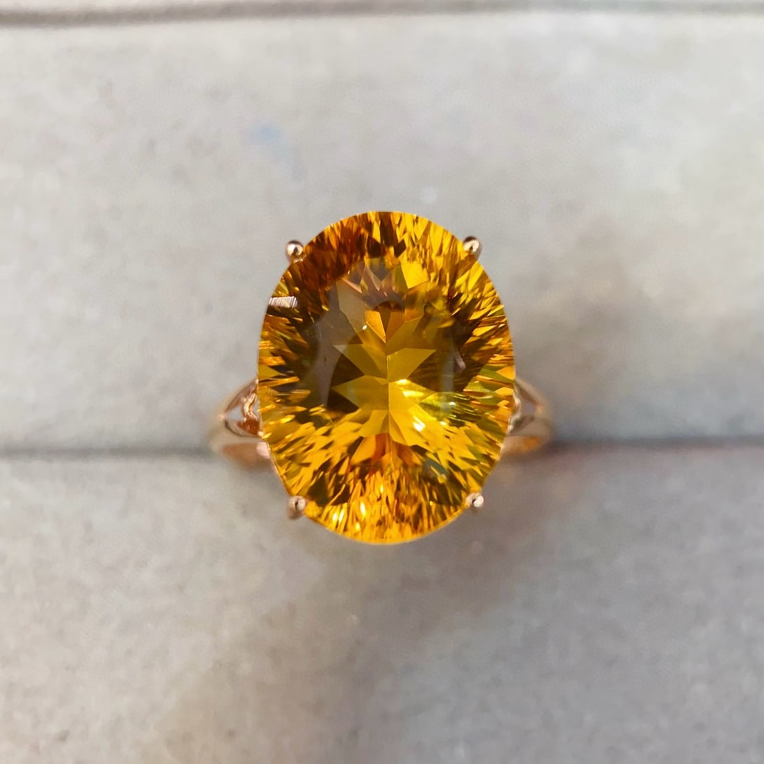 14k Gold 9.58 Ctw Natural Citrine & Diamond Ring: Ref:231051056 // gold content:14k gold // ring size:7. 25us // // main gemstone:citrine // shape:oval // carat weight:9. 55ct // color:yellow // treatment:natural // // adjacent gemstone 2 : diamond