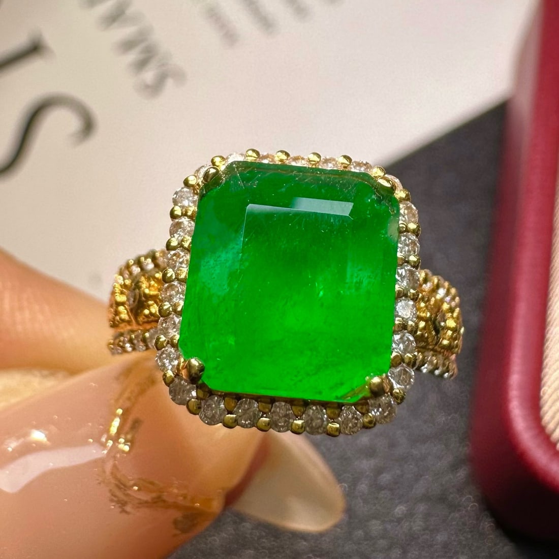 14k Gold 3.2 Ct Vivid Green Natural Emerald & Diamond Ring: Ref:231051064 // gold content:14k gold // ring size:7. 25us // // main gemstone:emerald // shape:octagonal // carat weight:3. 2ct // color:vivid green // treatment:natural // // adjacent gemstone 2 :
