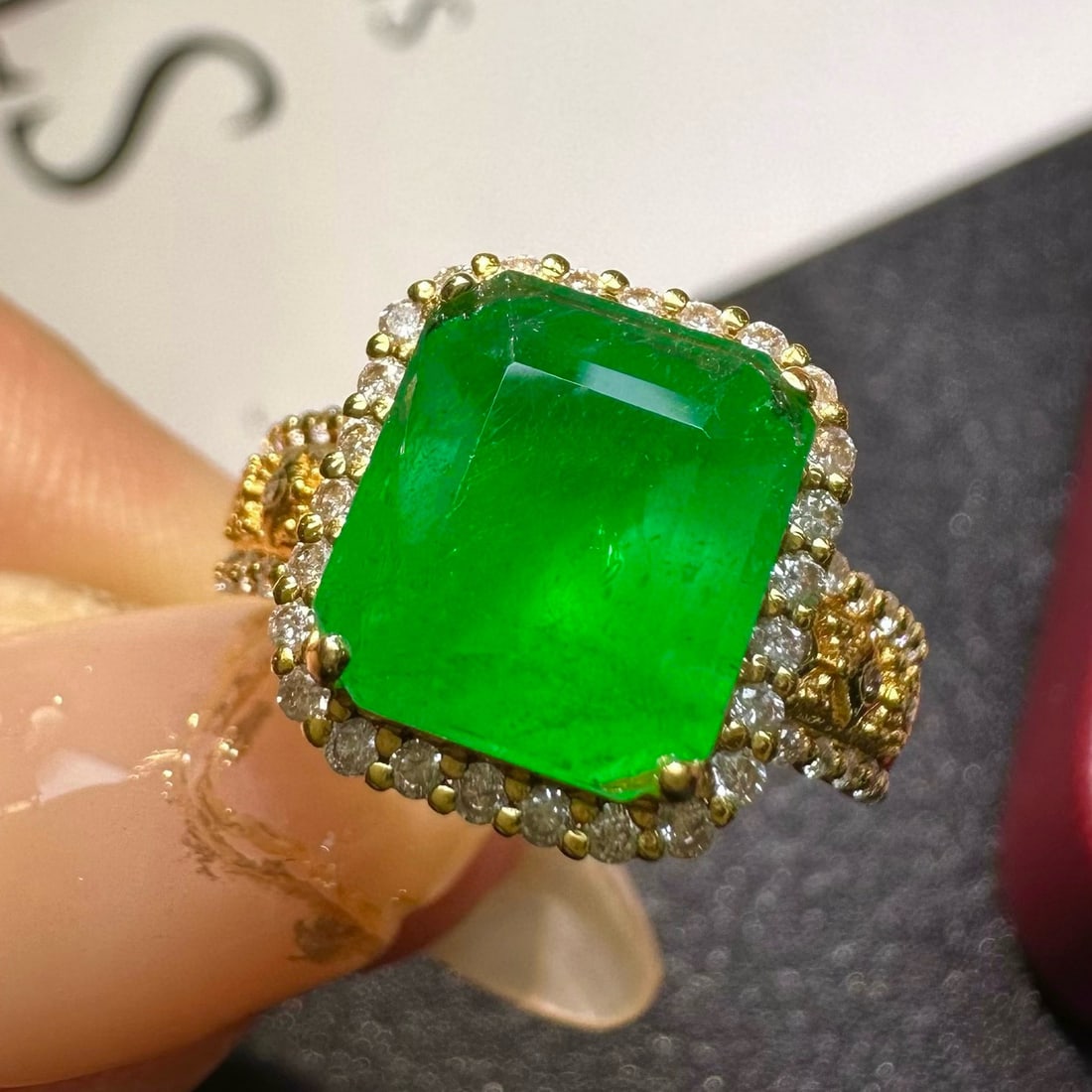 14k Gold 3.2 Ct Vivid Green Natural Emerald & Diamond Ring - 3
