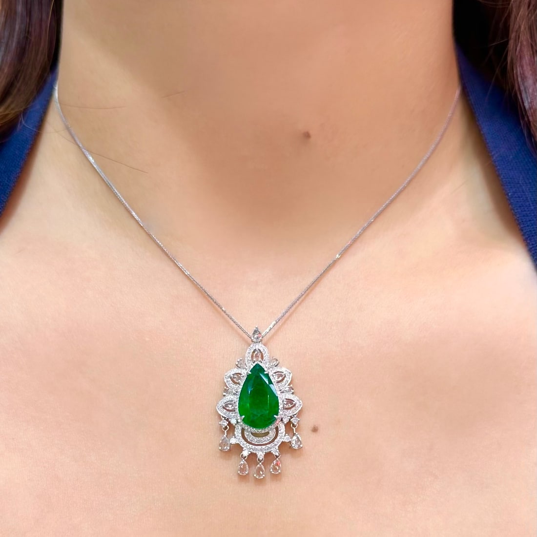 14k Gold 5.06 Ct Vivid Green Natural Emerald & Diamond & Sapphire Pendant( Without Chain ): Ref:231051097 // gold content:14k gold // main gemstone:emerald // shape:pear // carat weight:5. 06ct // color:vivid green // treatment:natural // // adjacent gemstone 2 : diamond // shape:round //