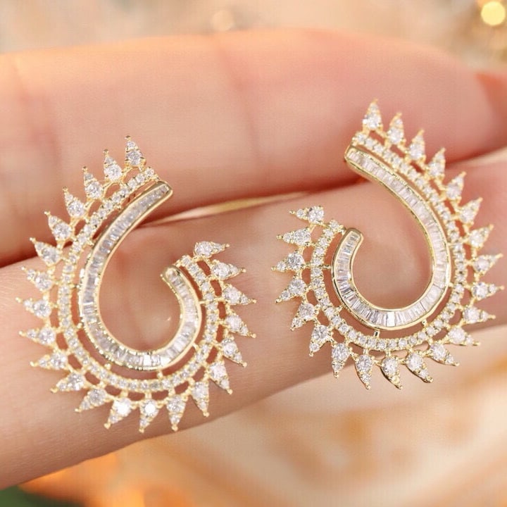 14k Gold 1.1 Ct Natural H Diamond Earrings: Ref:231051117 // gold content:14k gold // main gemstone:diamond // shape:multiply // carat weight:1. 1ct // clarity grade:vs-si // color:h // treatment:natural // Condition: New Low Estimate: 3700.00 